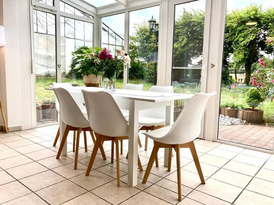 Helle Wohnung Mit Wintergarten - Nahe Ruhrgebiet Und Freizeitpark Movie Park Bottrop Exterior foto