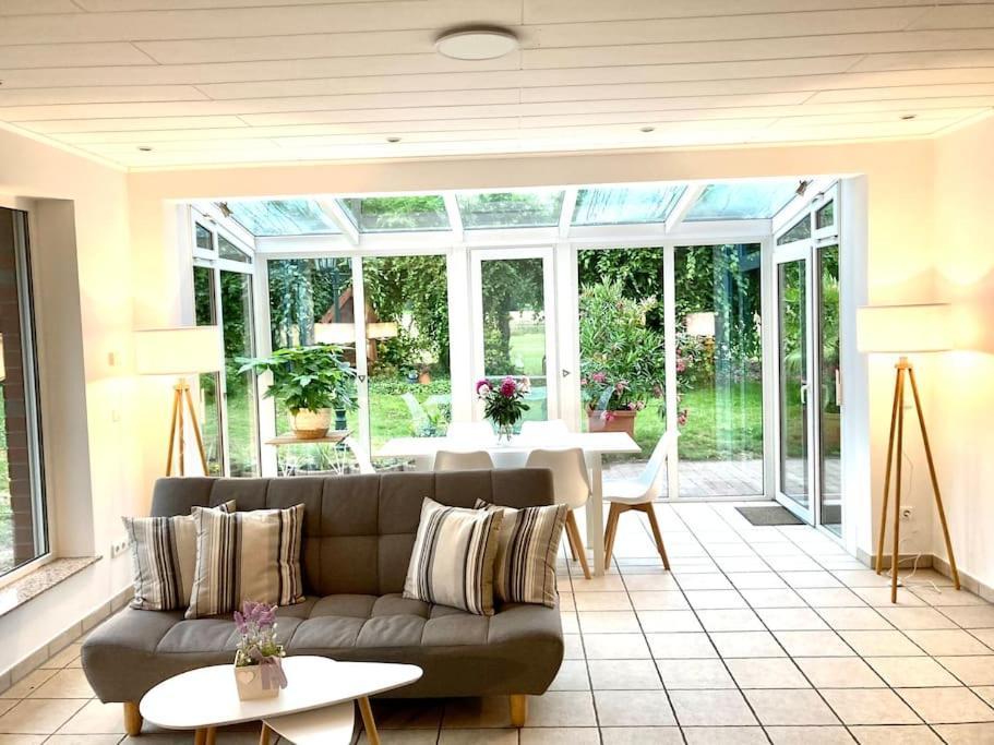 Helle Wohnung Mit Wintergarten - Nahe Ruhrgebiet Und Freizeitpark Movie Park Bottrop Exterior foto