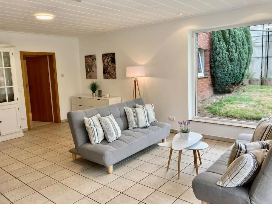 Helle Wohnung Mit Wintergarten - Nahe Ruhrgebiet Und Freizeitpark Movie Park Bottrop Exterior foto