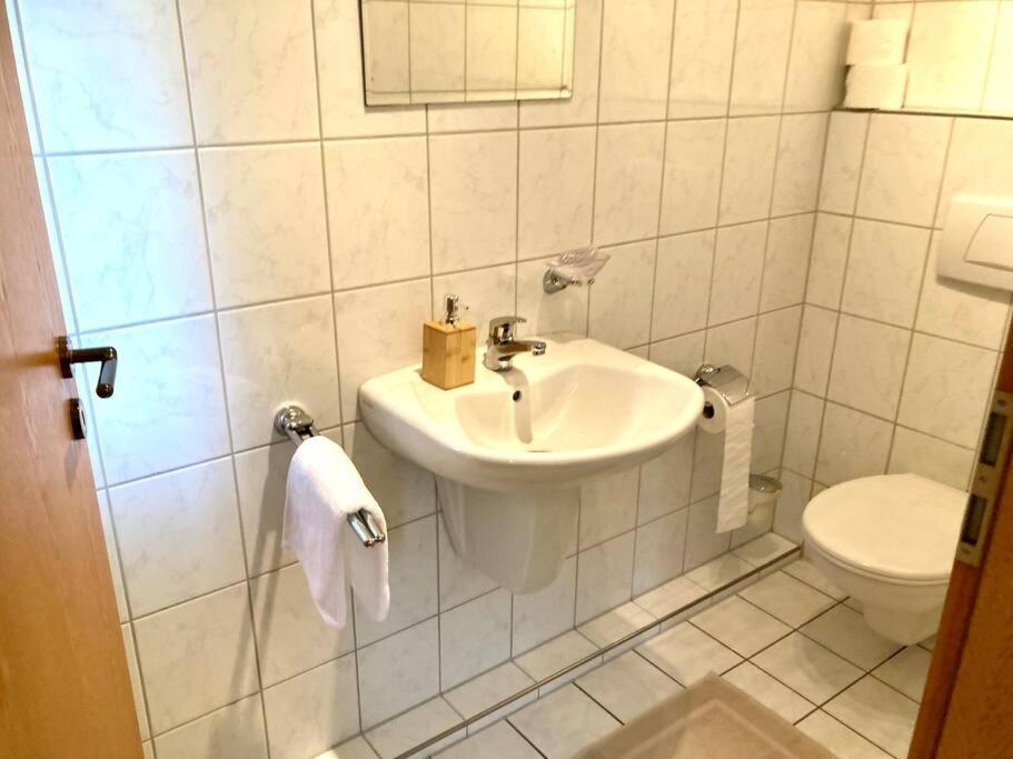 Helle Wohnung Mit Wintergarten - Nahe Ruhrgebiet Und Freizeitpark Movie Park Bottrop Exterior foto